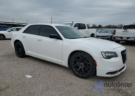 2019 Chrysler 300 Touring z USA, uszkodzony, nr VIN 2C3CCAAG1KH746059